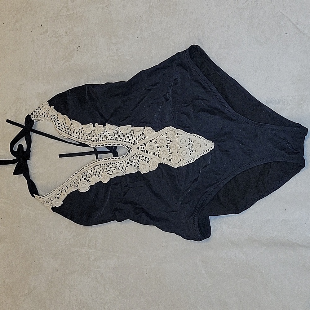 Juniors swimsuit one piece worn once like new Size M